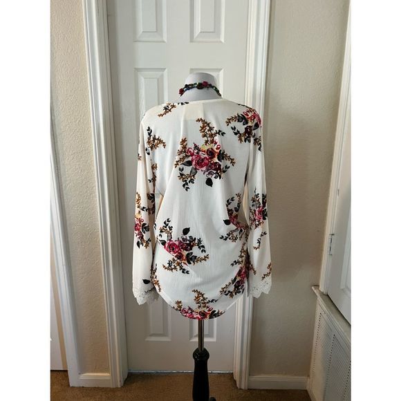 Floral Spring Top - Picture 2 of 3